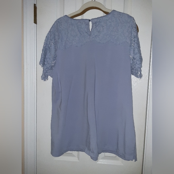 XL Isaac Mizrahi T-Shirt with Back Keyhole & Lace Details in Dusty Periwinkle - Picture 9 of 11